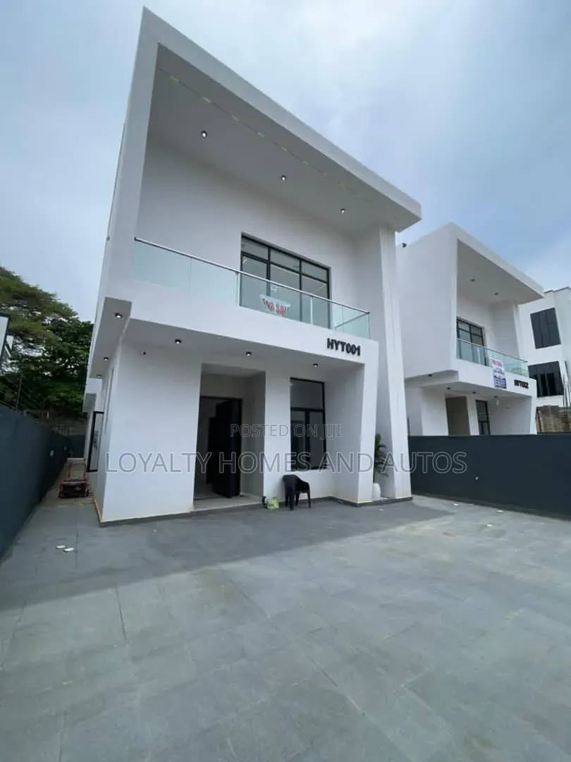 5bdrm Duplex in Chevron for sale in Chevron
