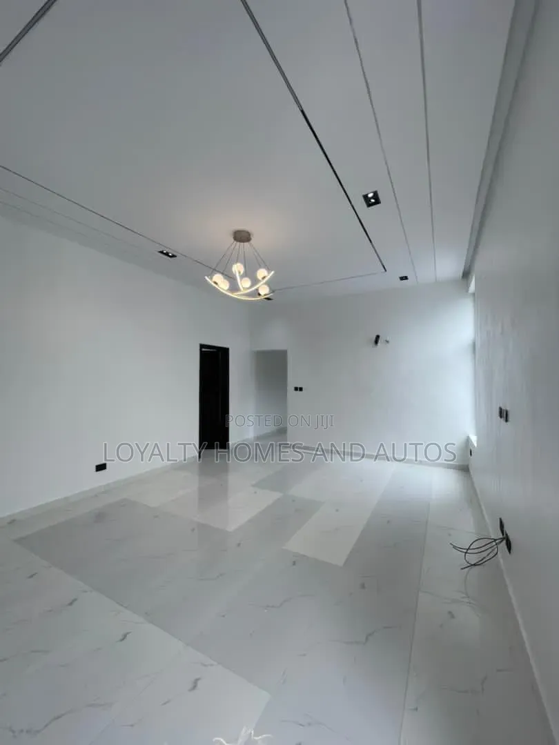 5bdrm Duplex in Chevron for sale in Chevron