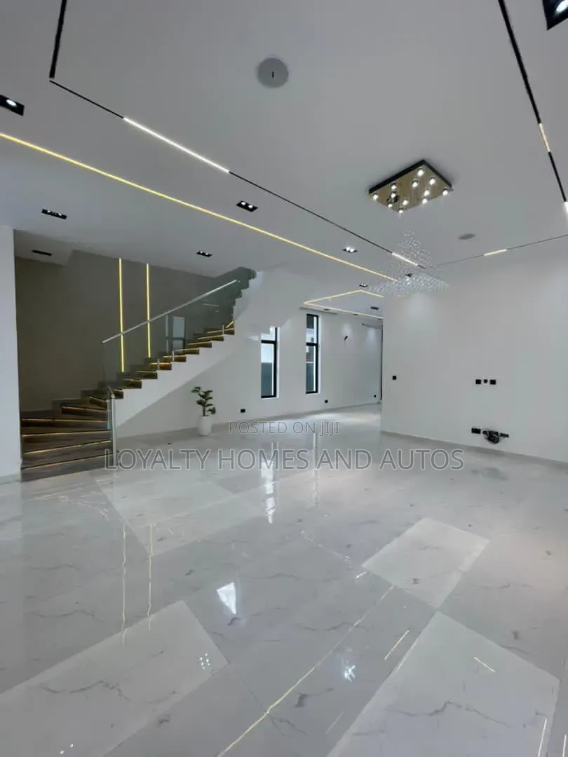5bdrm Duplex in Chevron for sale in Chevron