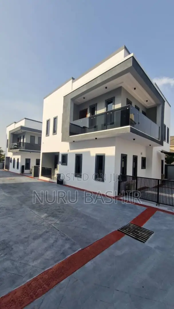 4bdrm Duplex in Jericho for sale in Jericho