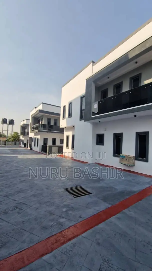 4bdrm Duplex in Jericho for sale in Jericho