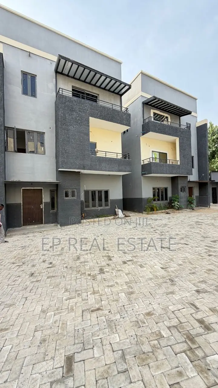 4bdrm Duplex in Zone 2 / Wuse for sale in Zone 2 / Wuse