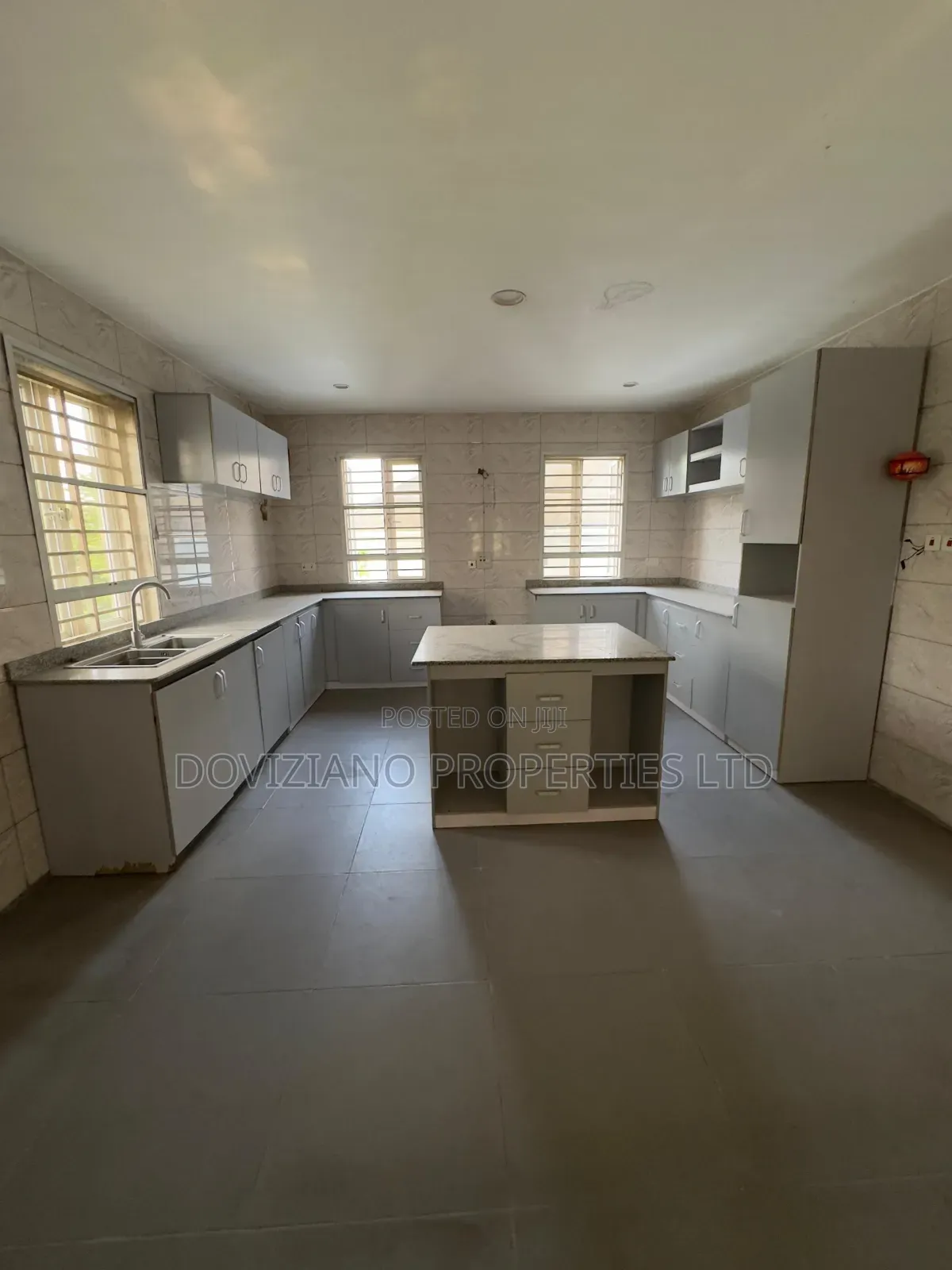 3bdrm Apartment in Ikeja GRA for rent in Ikeja GRA
