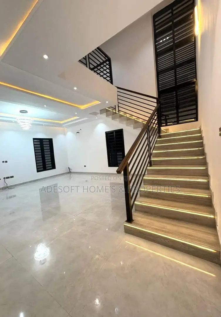 5bdrm Duplex in Legacy Estate,, Akobo for sale in Akobo