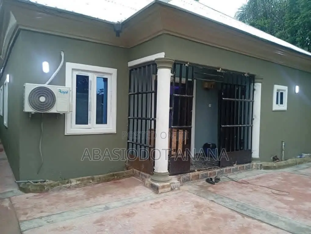3bdrm Bungalow in Aka Etinan Mbierebe, Uyo for sale in Uyo