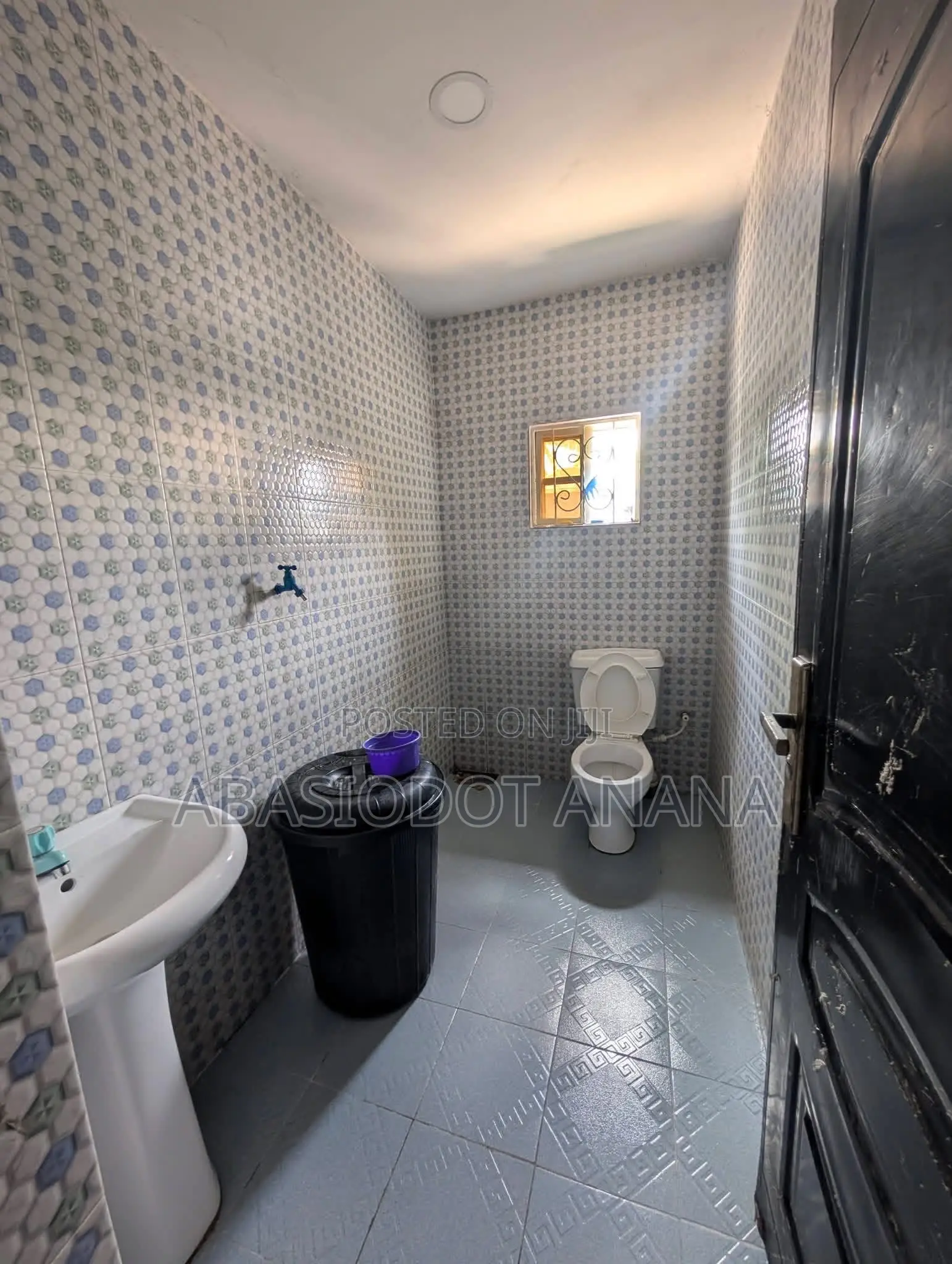 3bdrm Bungalow in Aka Etinan Mbierebe, Uyo for sale in Uyo
