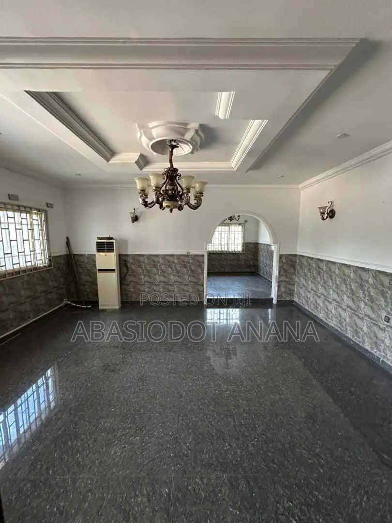 4bdrm Bungalow in Akpasak Estate, Uyo for rent in Uyo