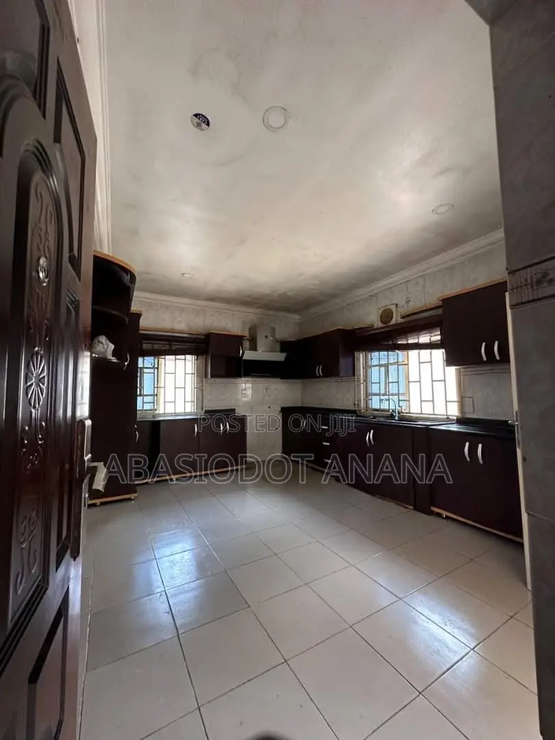 4bdrm Bungalow in Akpasak Estate, Uyo for rent in Uyo
