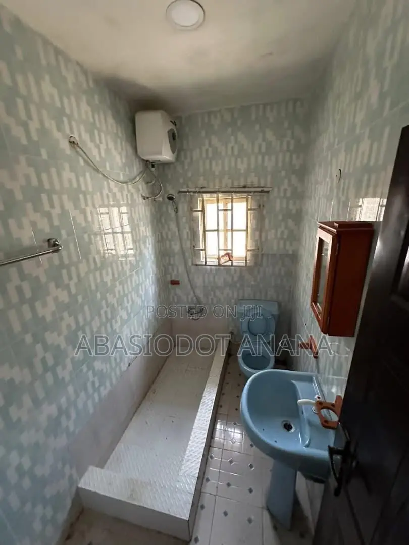4bdrm Bungalow in Akpasak Estate, Uyo for rent in Uyo