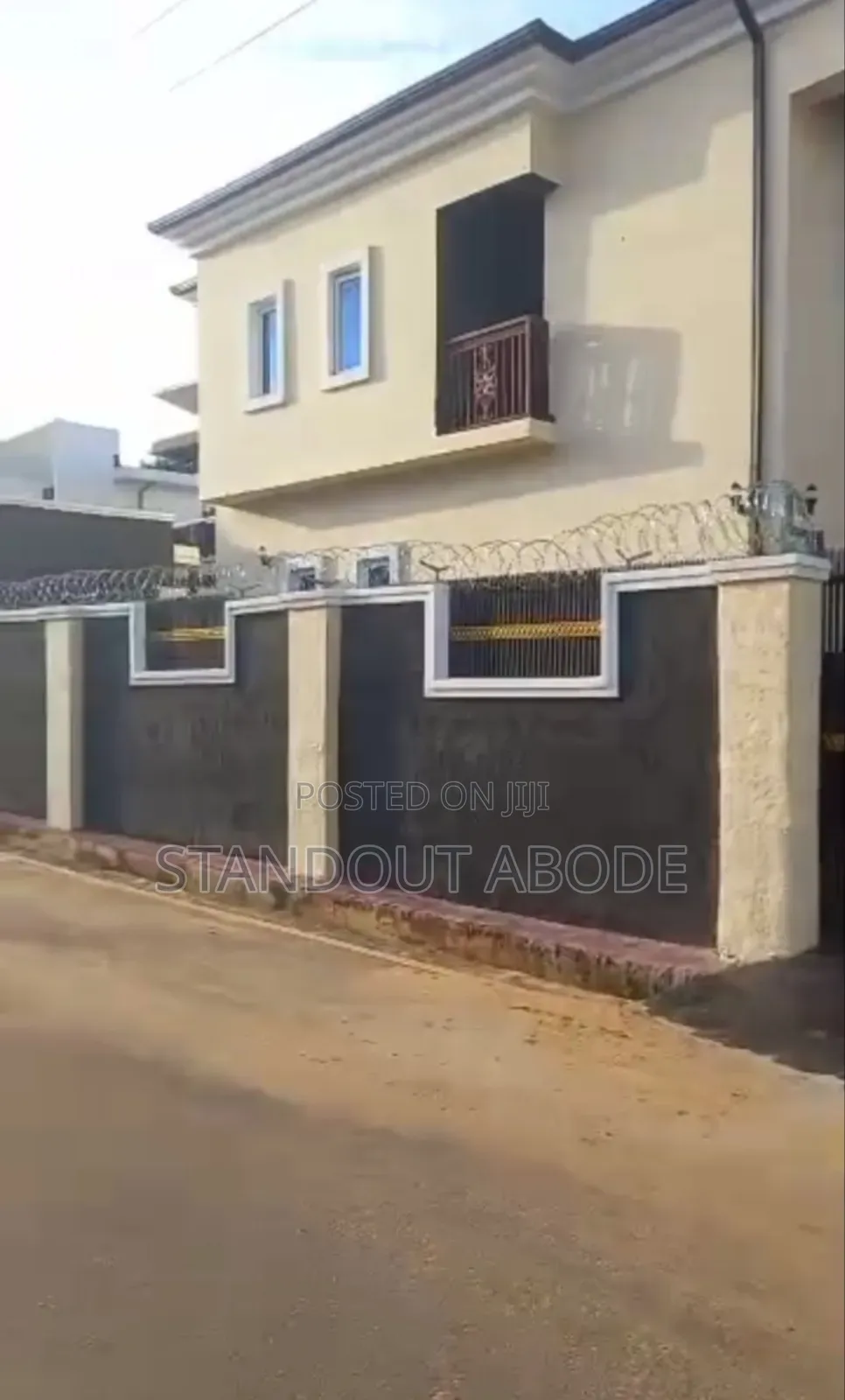 3bdrm Block of Flats in Secured And Serene, Oshimili North for sale in Oshimili North