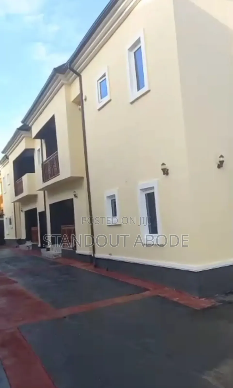 3bdrm Block of Flats in Secured And Serene, Oshimili North for sale in Oshimili North