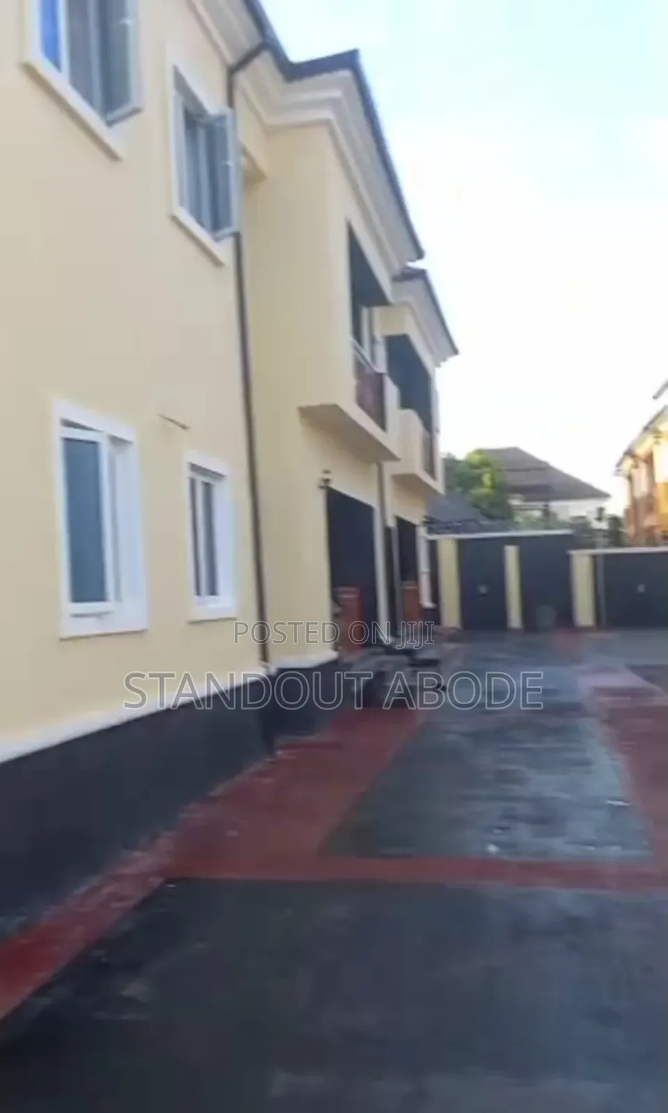 3bdrm Block of Flats in Secured And Serene, Oshimili North for sale in Oshimili North