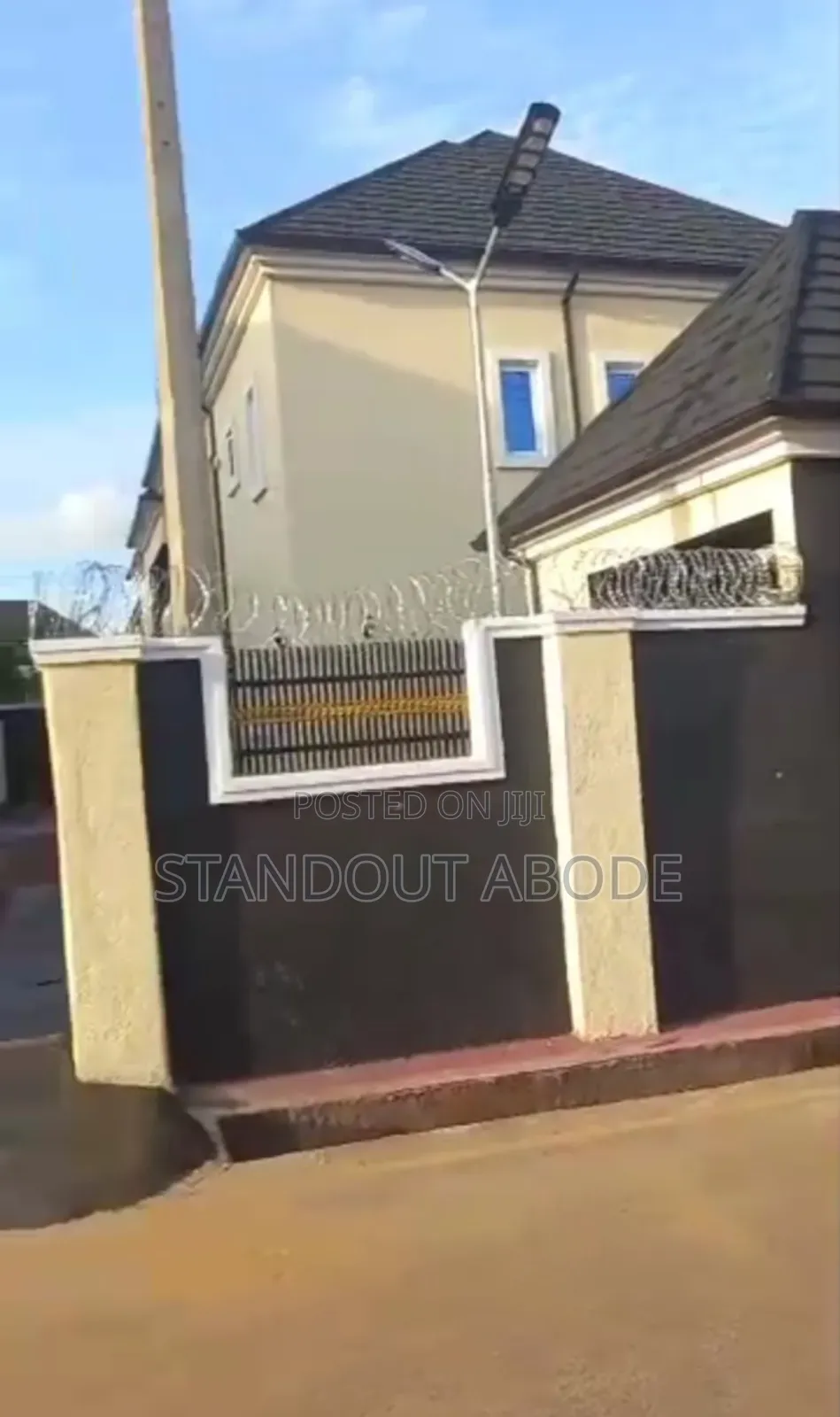 3bdrm Block of Flats in Secured And Serene, Oshimili North for sale in Oshimili North