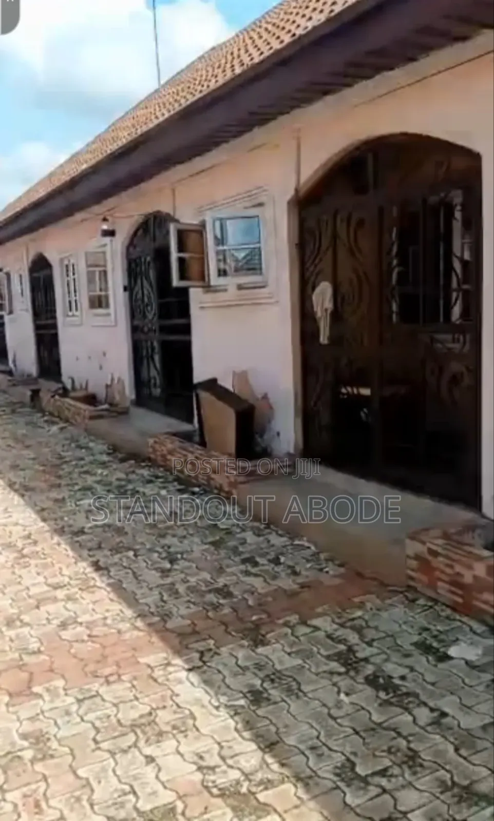 1bdrm Block of Flats in Good Location, Oshimili North for sale in Oshimili North
