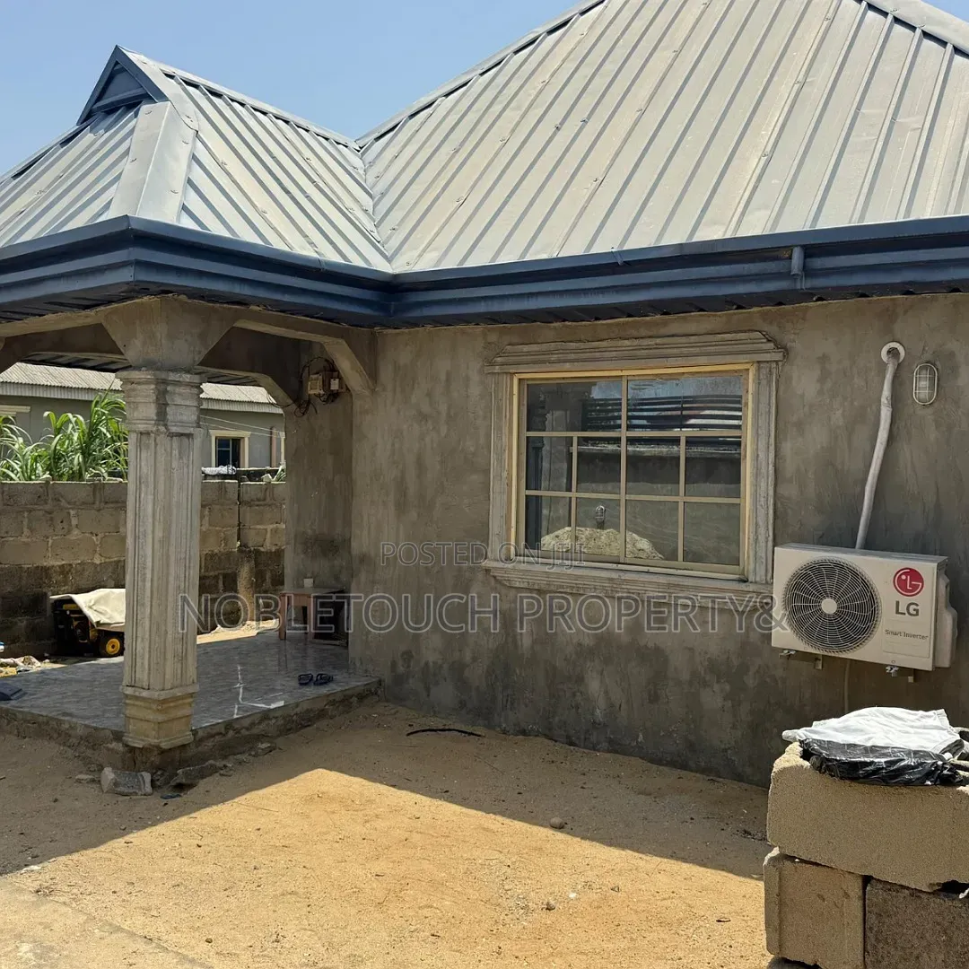2bdrm Bungalow in Bomodeoku Along for sale in Igbogbo