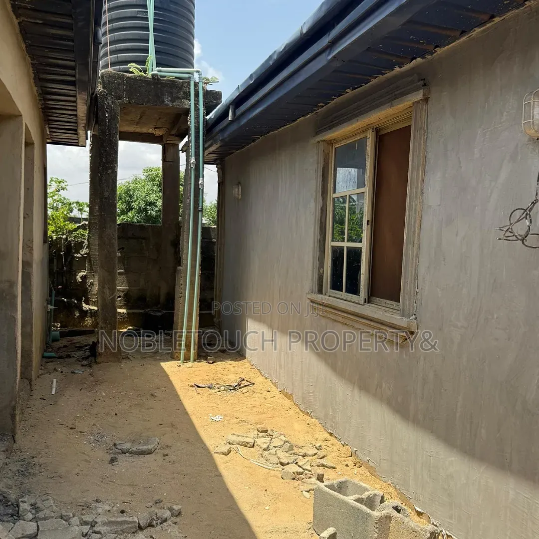 2bdrm Bungalow in Bomodeoku Along for sale in Igbogbo