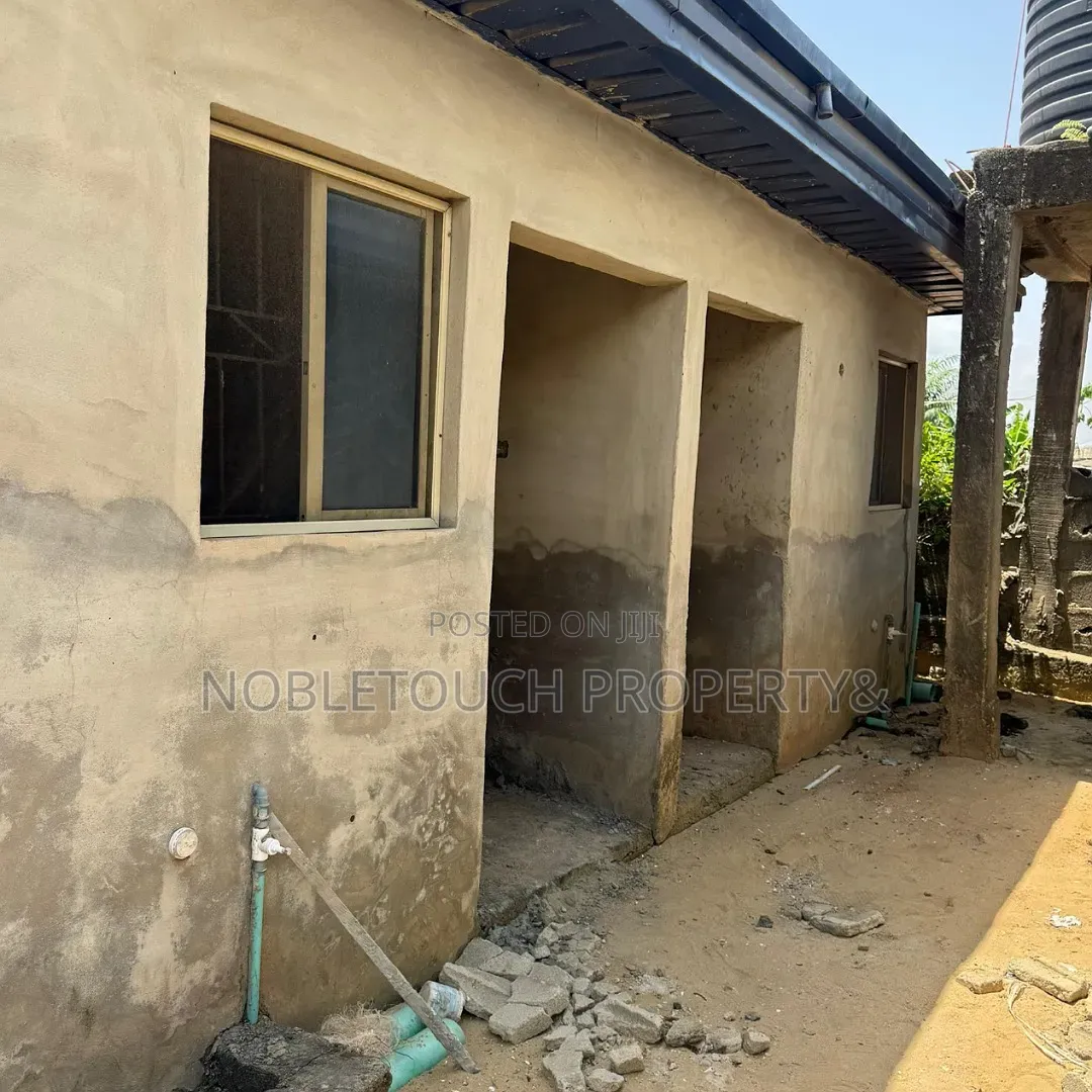 2bdrm Bungalow in Bomodeoku Along for sale in Igbogbo