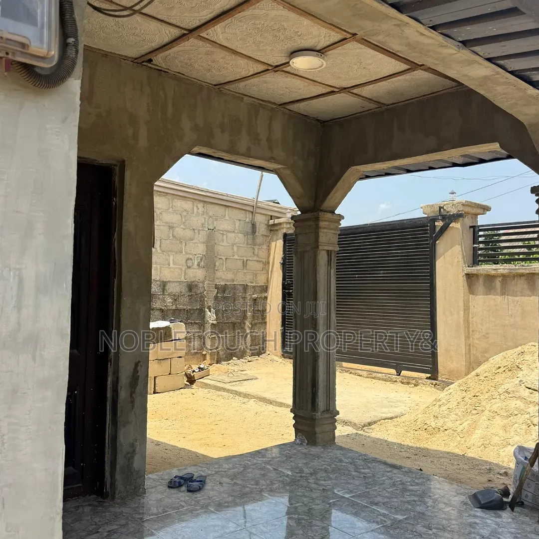 2bdrm Bungalow in Bomodeoku Along for sale in Igbogbo