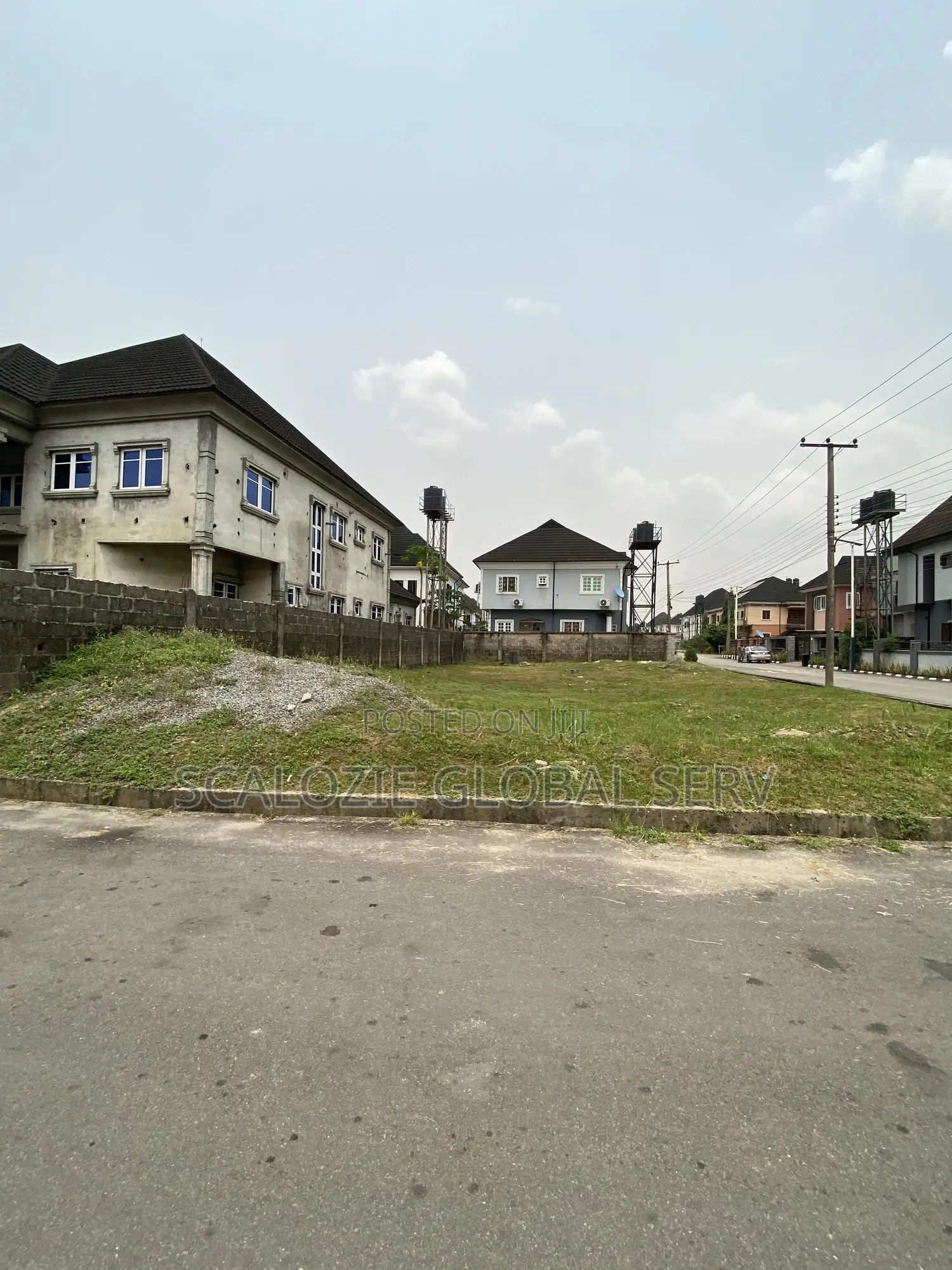 Standard 1 Plot Of Land With Constant Electricity And Secured Estate in Elimbu