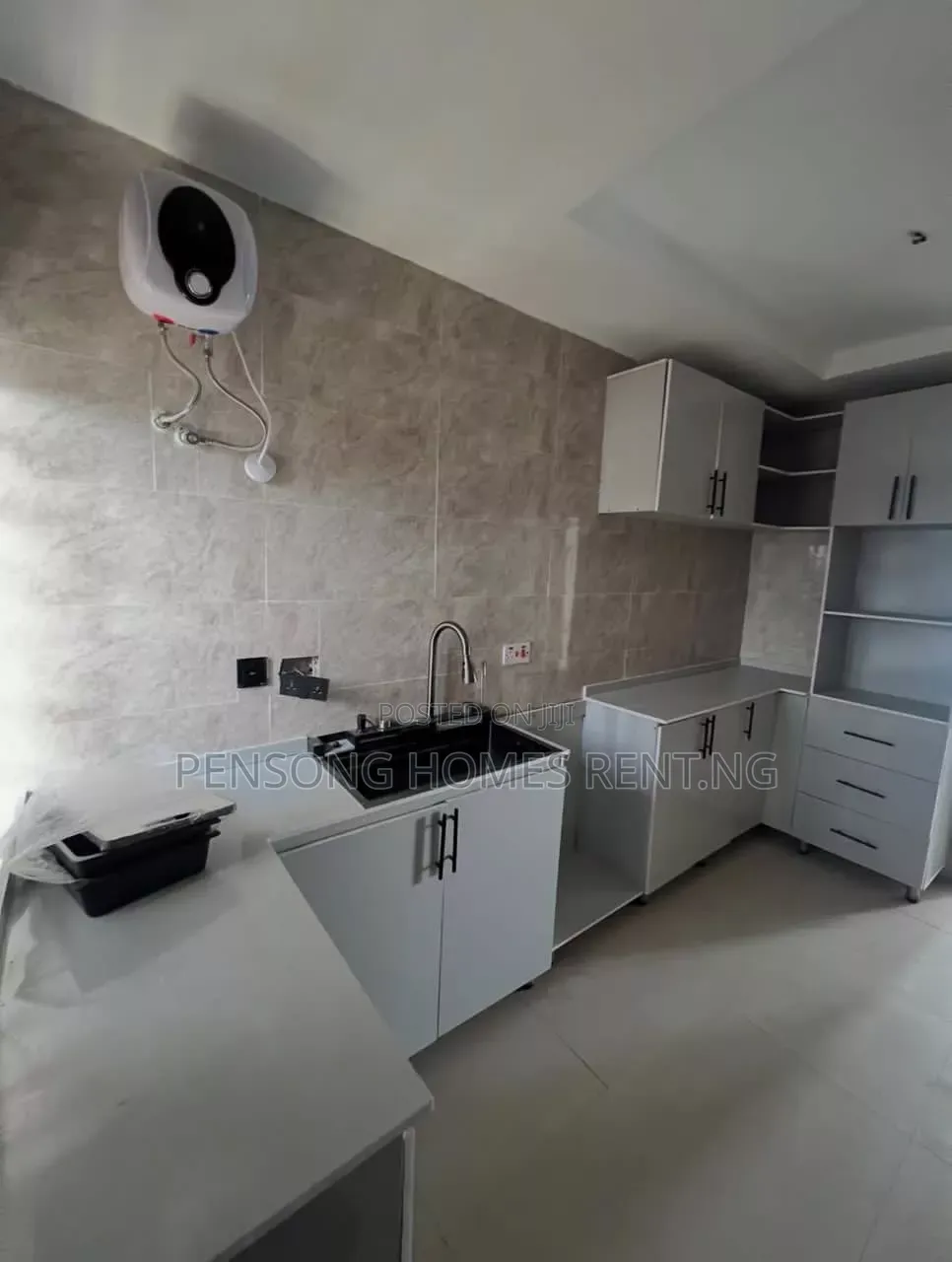 3bdrm Apartment in Ologolo, Lekki Expressway for rent in Lekki Expressway