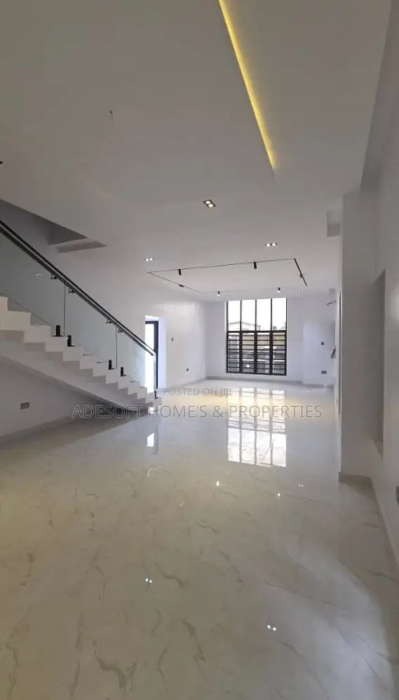4bdrm Duplex in Carlton Gate Estate, for sale in Akobo
