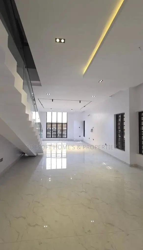 4bdrm Duplex in Carlton Gate Estate, for sale in Akobo