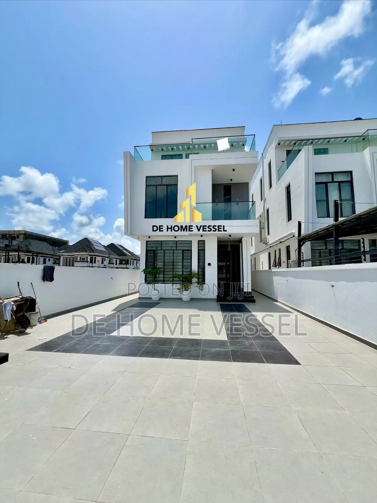 5bdrm Duplex in Lekki Phase 1 for sale in Lekki Phase 1