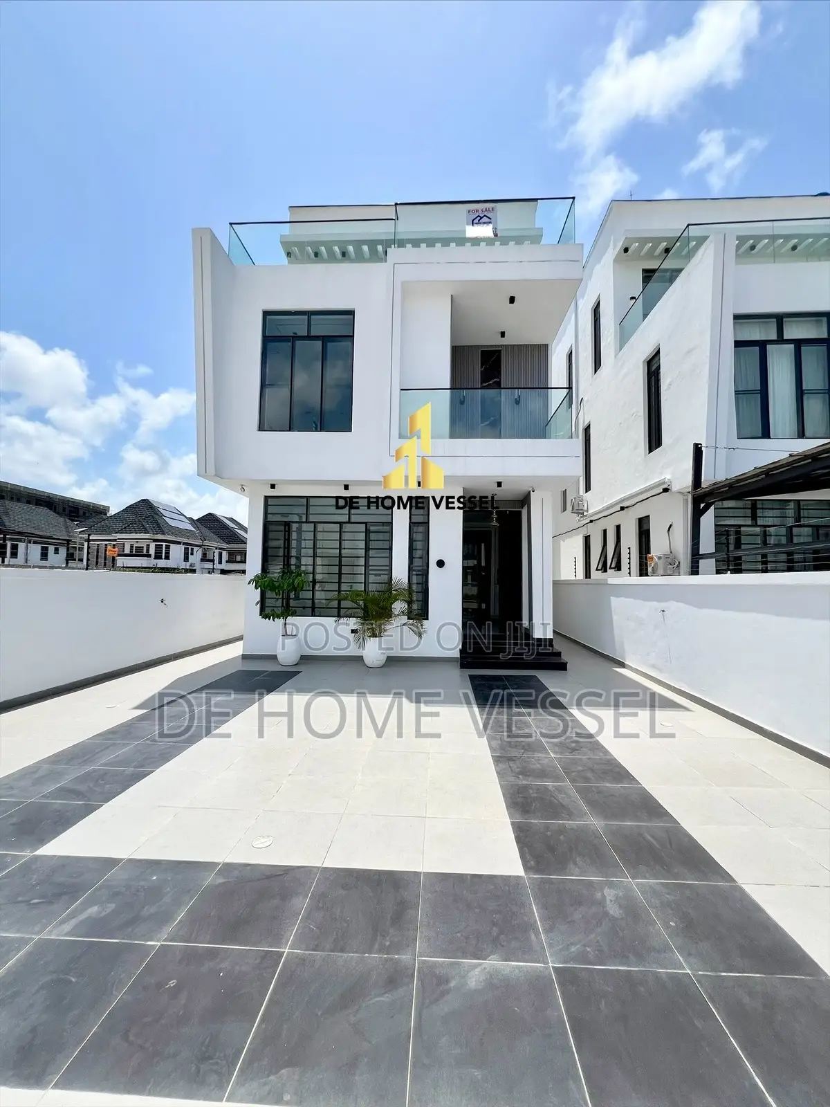 5bdrm Duplex in Lekki Phase 1 for sale in Lekki Phase 1