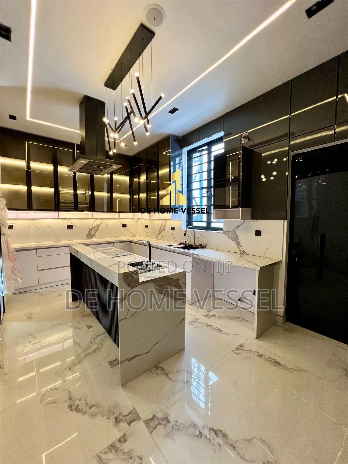 5bdrm Duplex in Lekki Phase 1 for sale in Lekki Phase 1