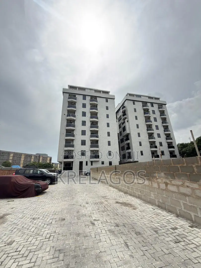 3bdrm Apartment in Akin Adesola for sale in Akin Adesola