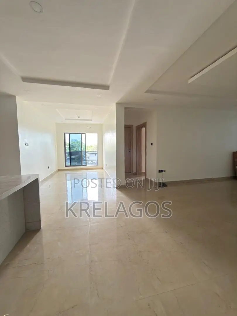 3bdrm Apartment in Akin Adesola for sale in Akin Adesola