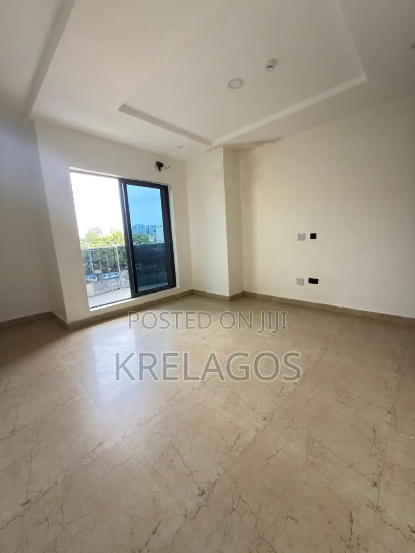 3bdrm Apartment in Akin Adesola for sale in Akin Adesola
