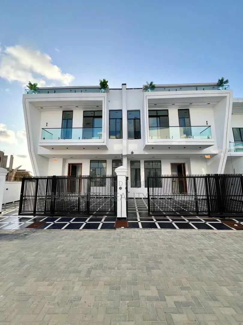 4bdrm Duplex in Off Lekki-Epe Expressway for sale in Off Lekki-Epe Expressway