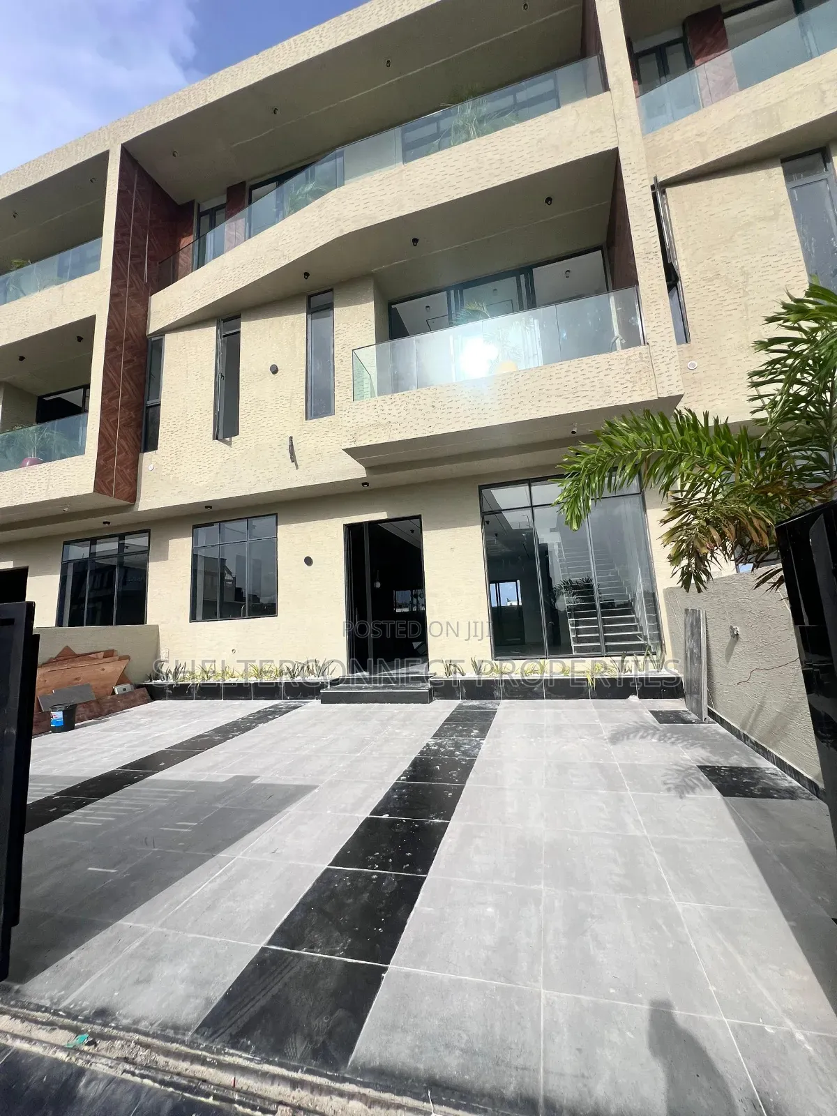 5bdrm Duplex in Lekki Phase 1 for sale in Lekki Phase 1