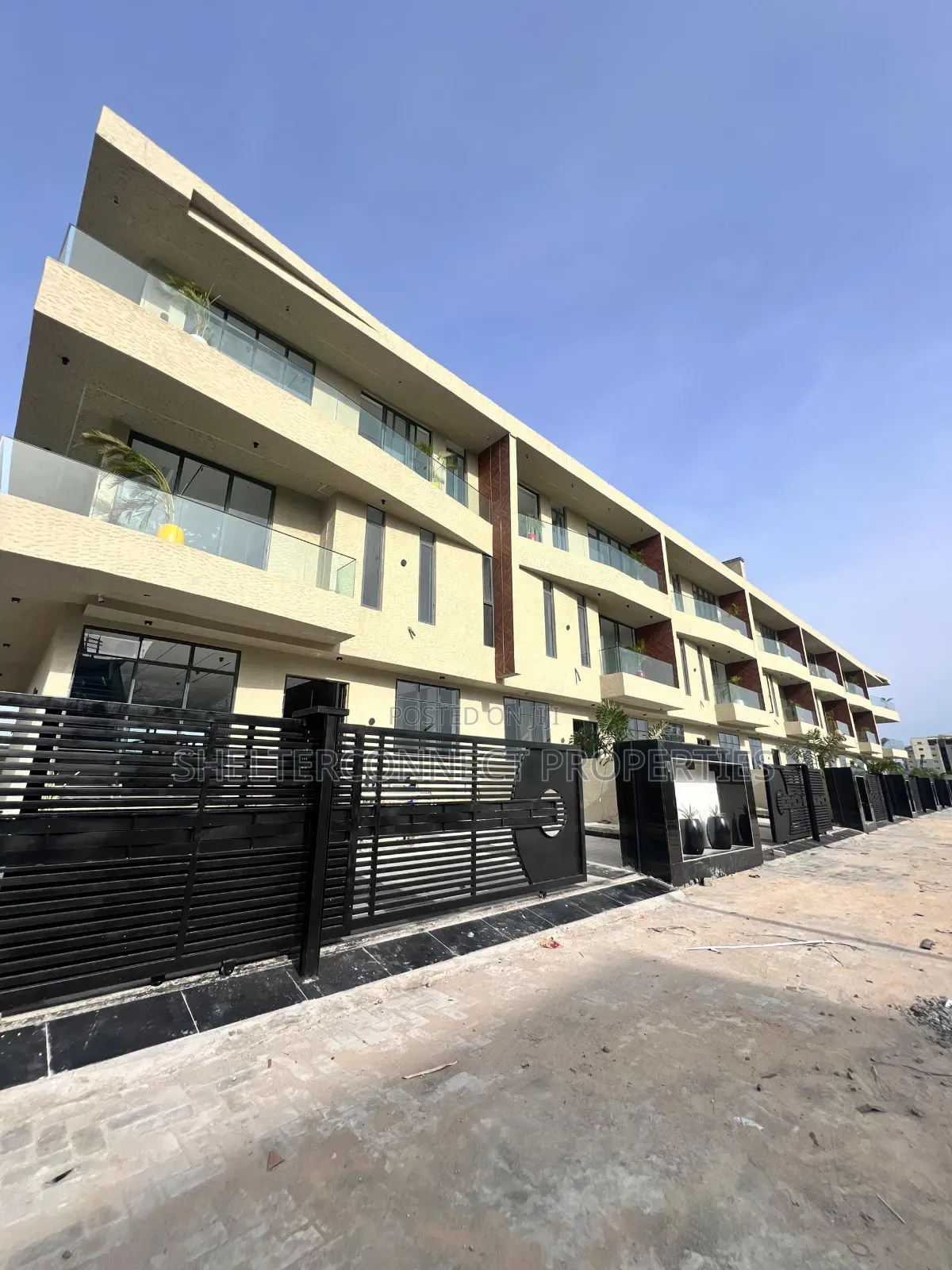 5bdrm Duplex in Lekki Phase 1 for sale in Lekki Phase 1