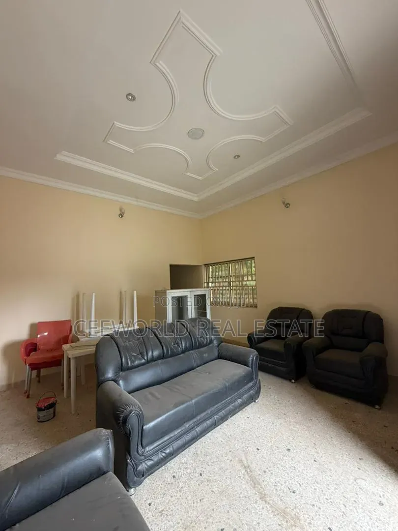 3bdrm Bungalow in Old Bodija for rent in Bodija