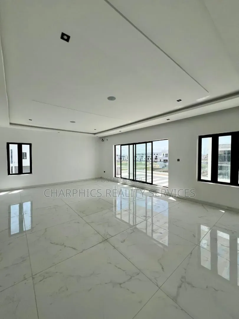6bdrm Duplex in Ikate for sale in Ikate
