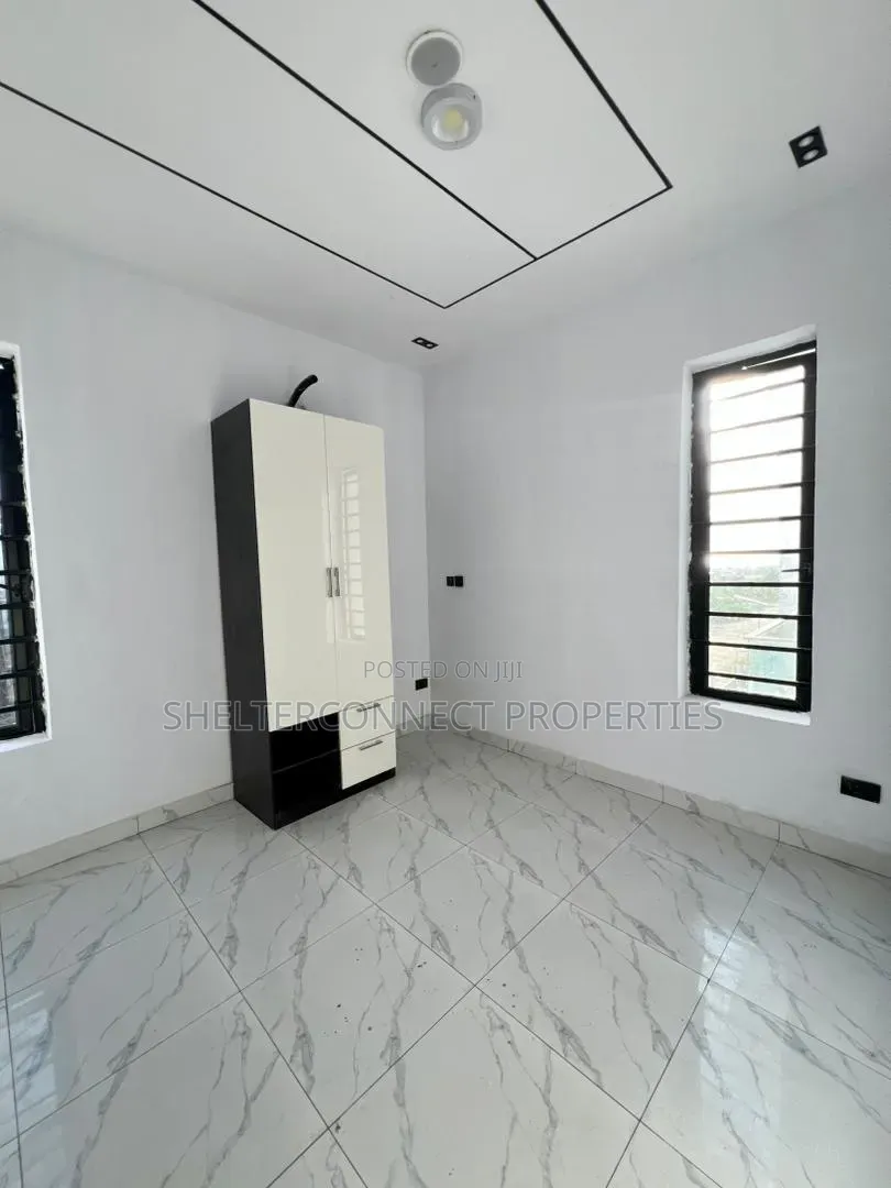 6bdrm Duplex in Ikate for sale in Ikate