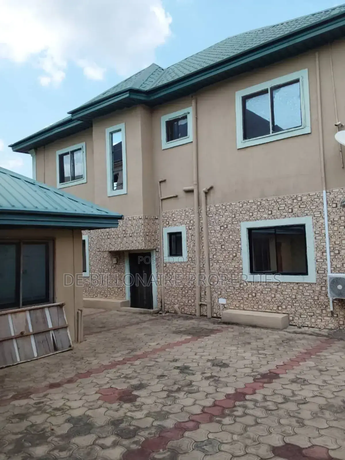 6bdrm Duplex in Spibat, Owerri for sale in Owerri