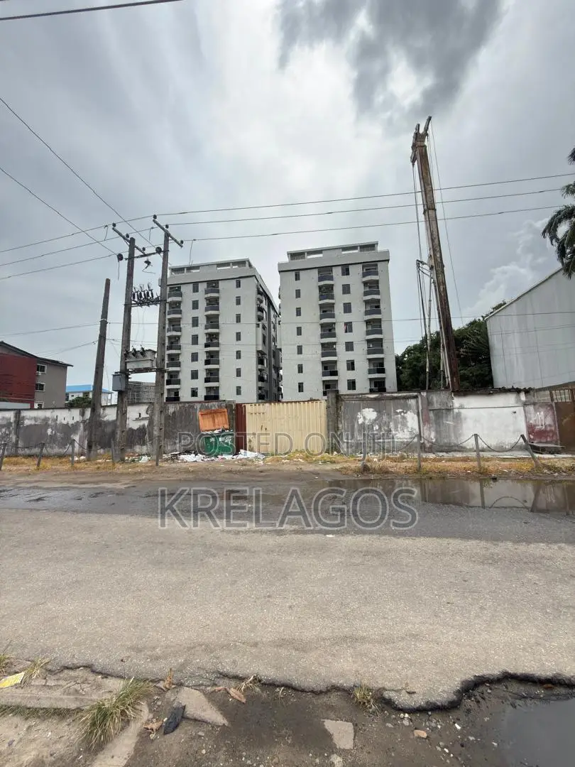Furnished 3bdrm Apartment in Akin Adesola for rent in Akin Adesola