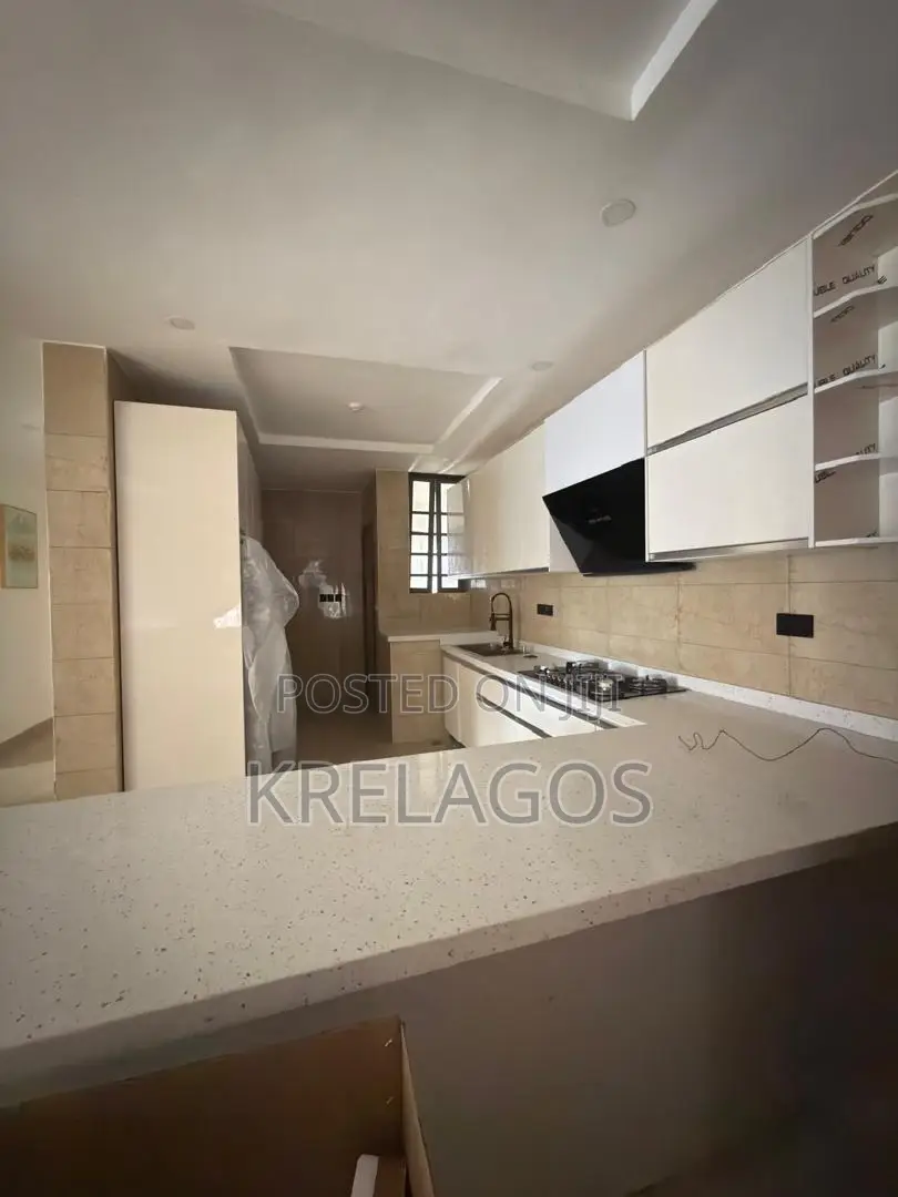 Furnished 3bdrm Apartment in Akin Adesola for rent in Akin Adesola