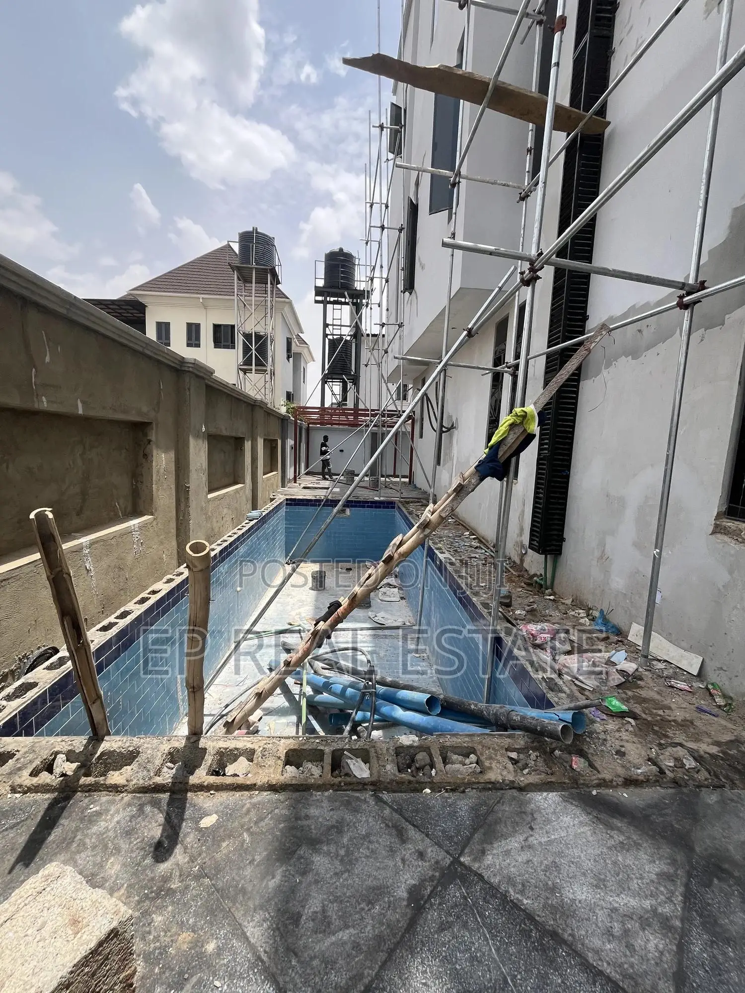 6bdrm Duplex in Apo Resettlement for sale in Apo Resettlement