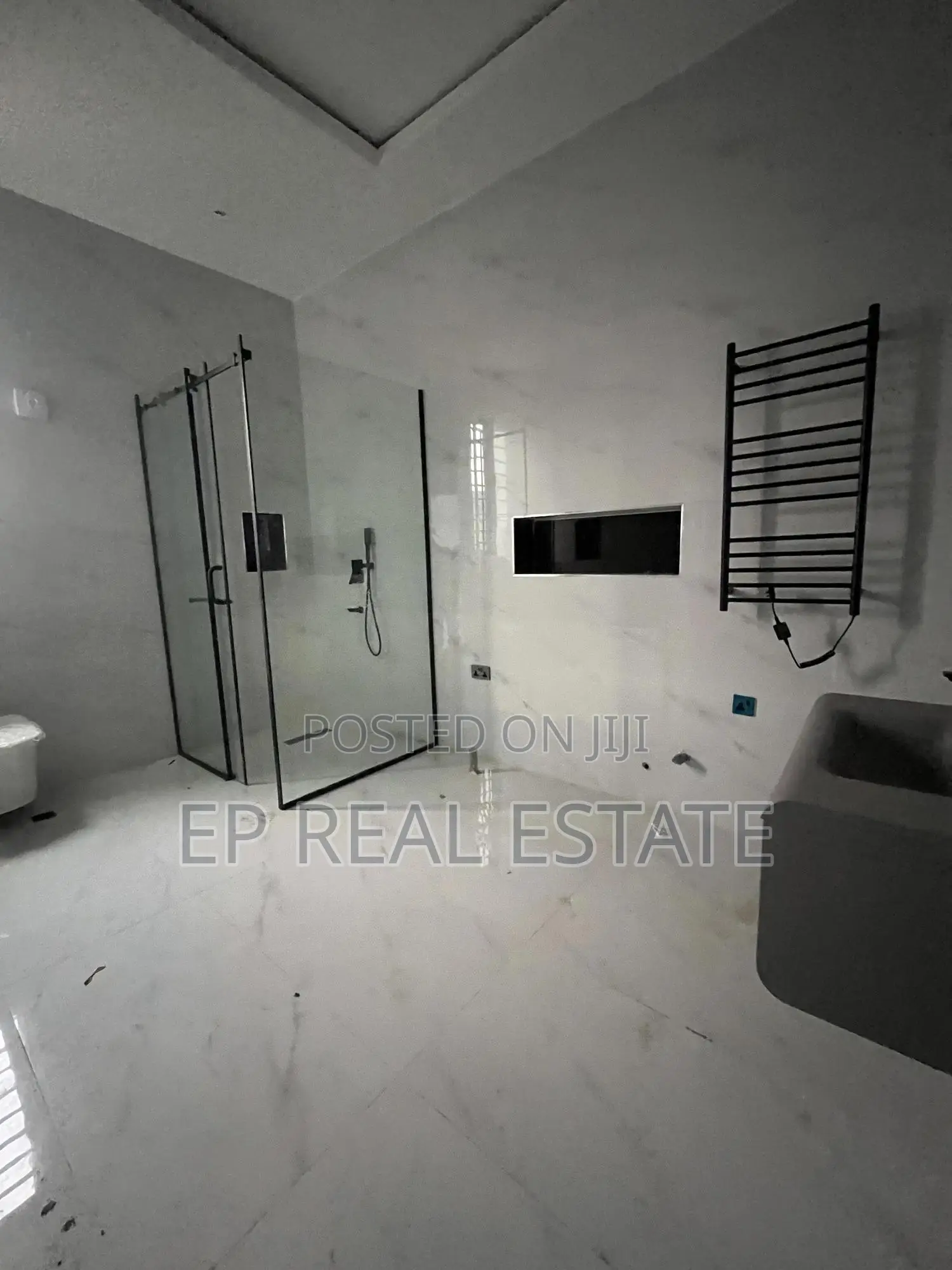 6bdrm Duplex in Apo Resettlement for sale in Apo Resettlement