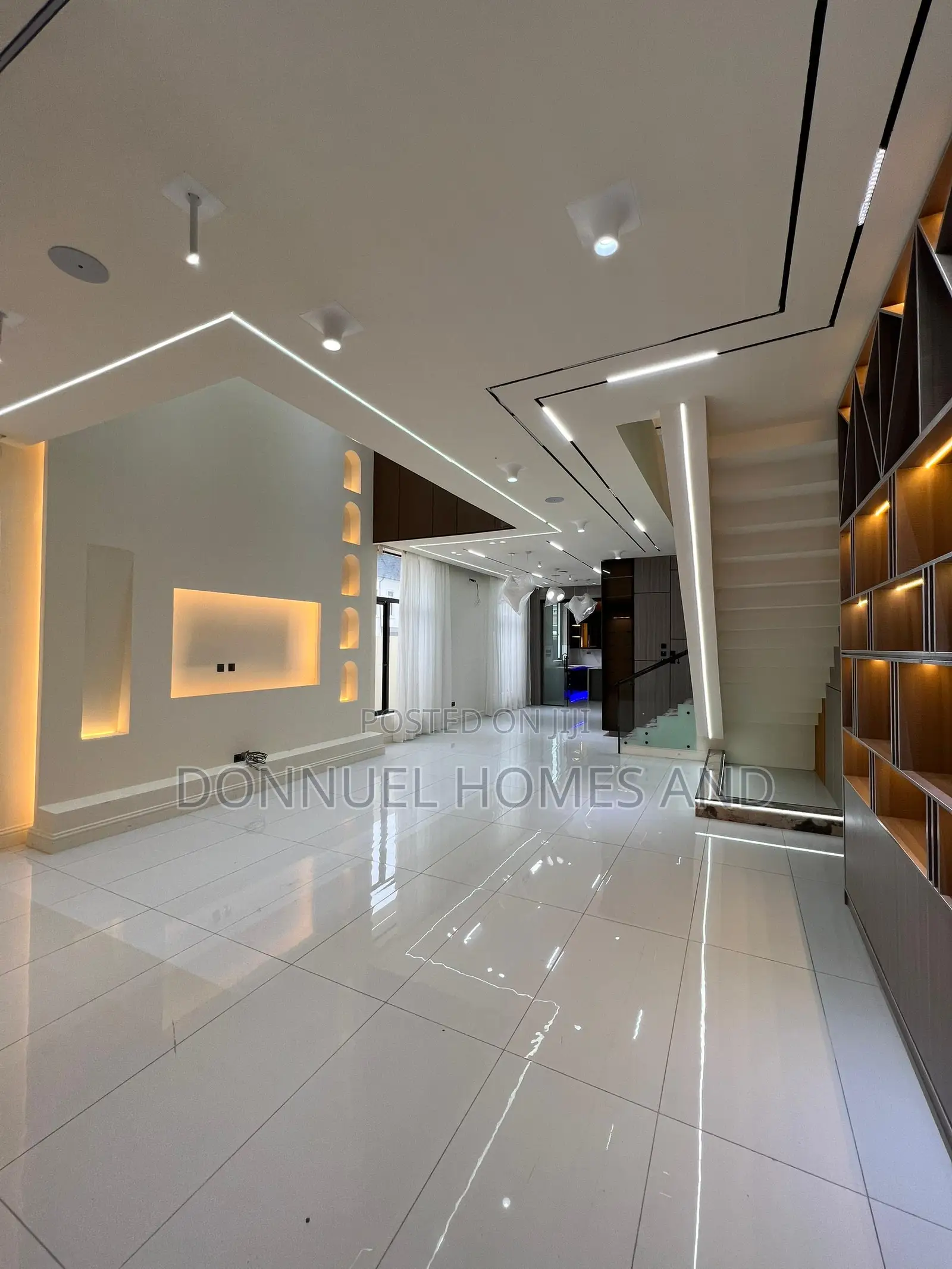5bdrm Duplex in Lekki Expressway for sale in Lekki Expressway