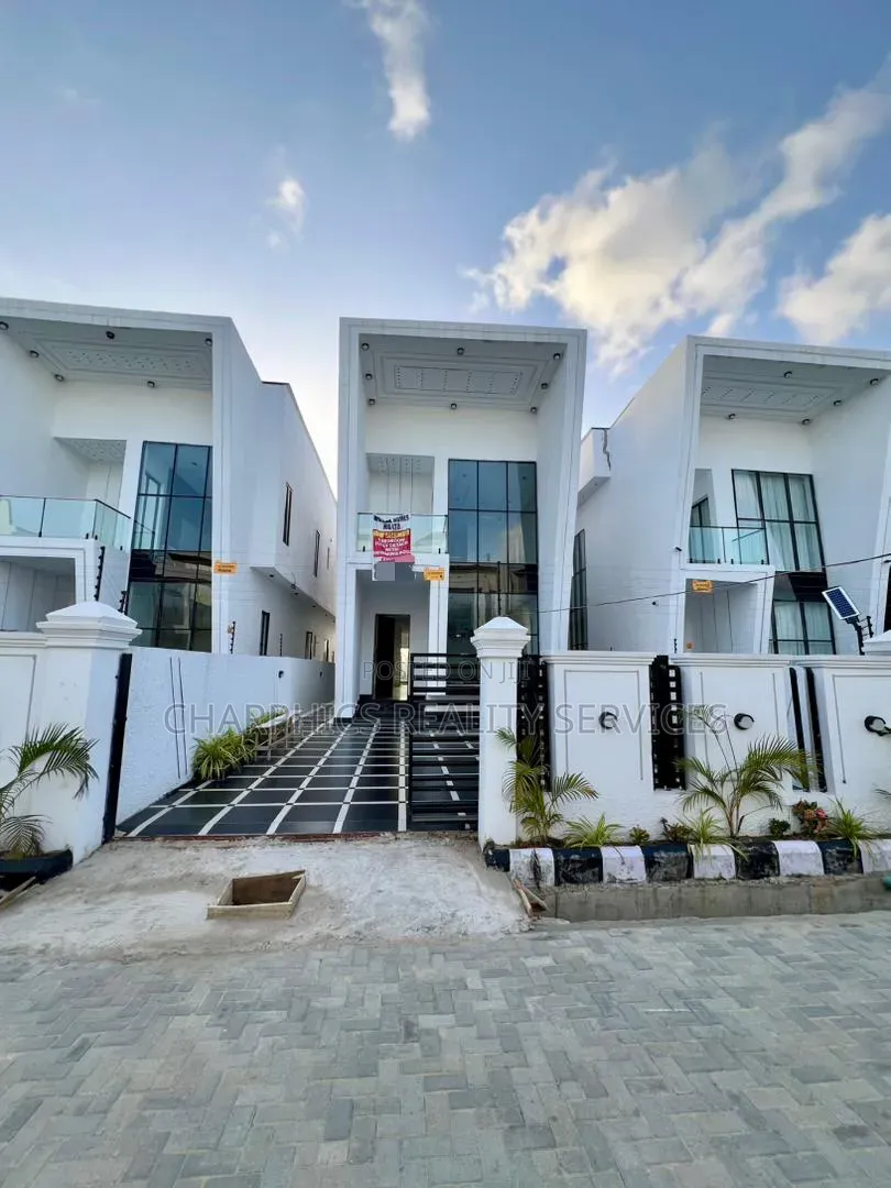 5bdrm Duplex in Ado / Ajah for sale in Ado / Ajah