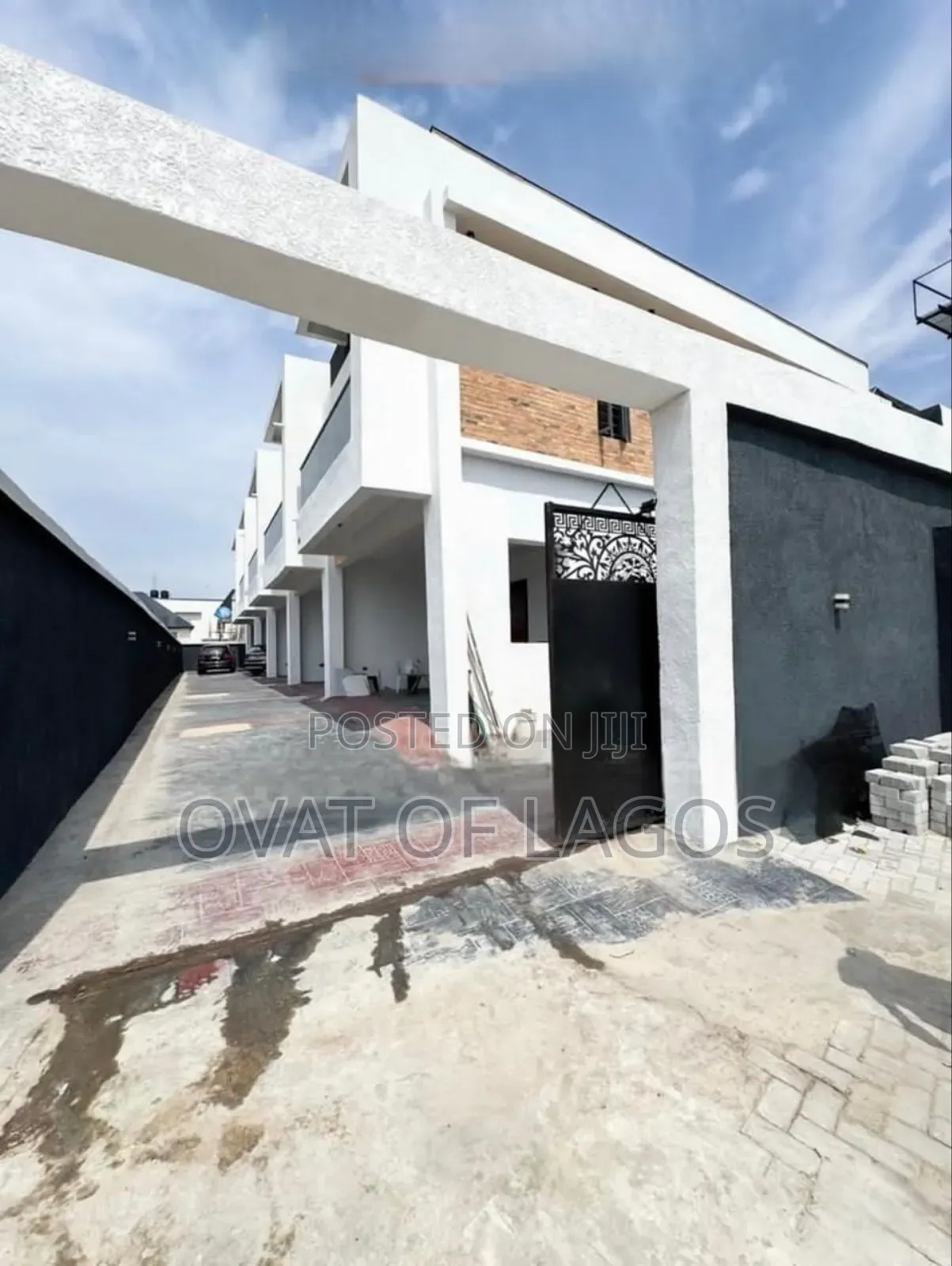 4bdrm Duplex in Ologolo for sale in Ologolo