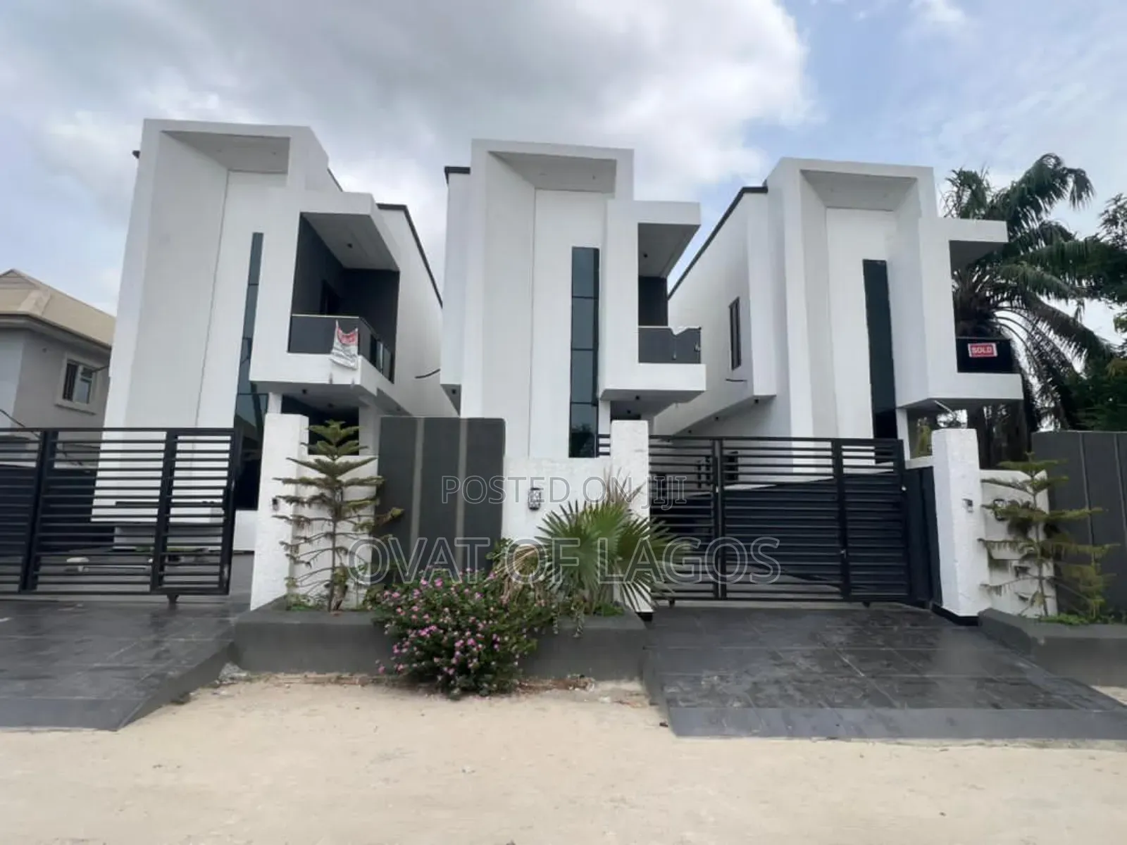4bdrm Duplex in Thomas Estate for sale in Thomas Estate