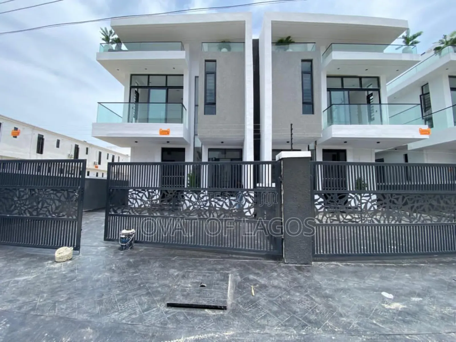 4bdrm Duplex in Ikota Villa Estate for sale in Ikota