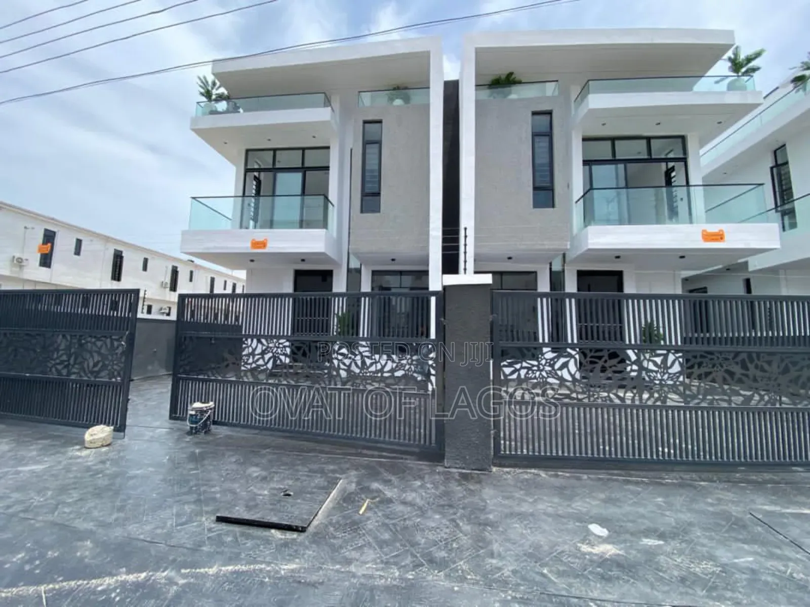 4bdrm Duplex in Ikota Villa Estate for sale in Ikota