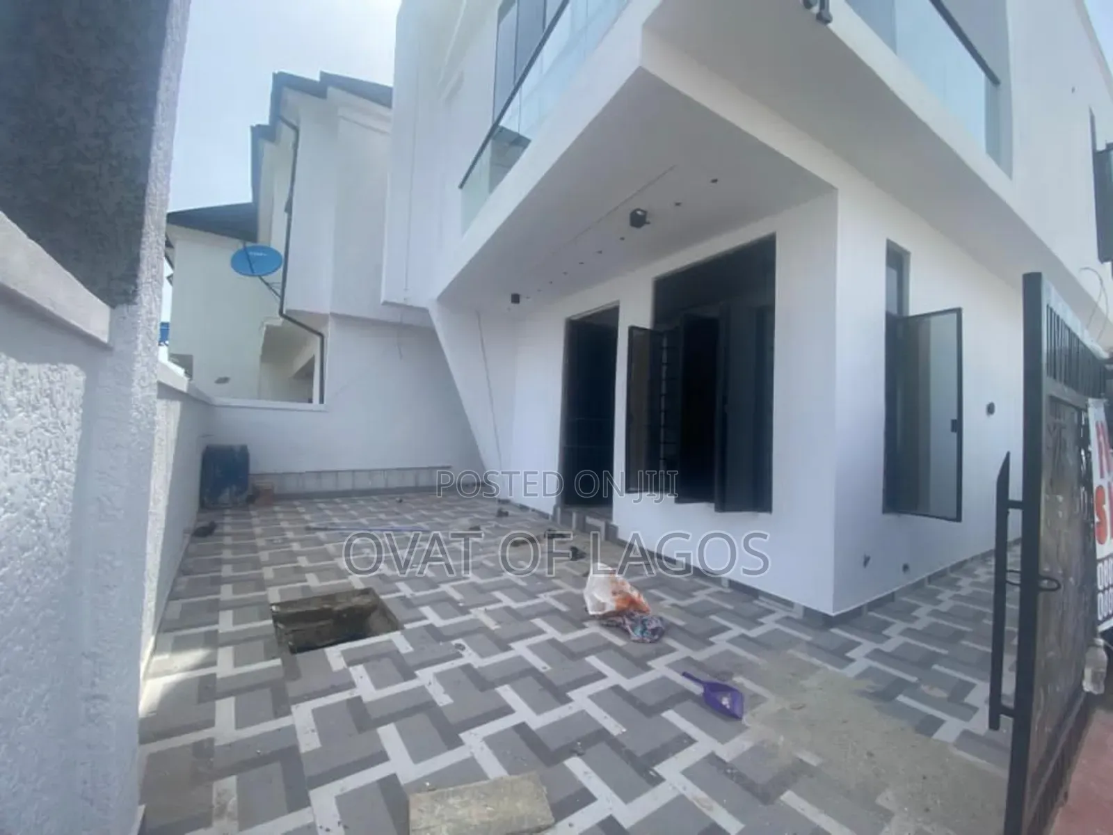4bdrm Duplex in Ikota Villa for sale in Ikota